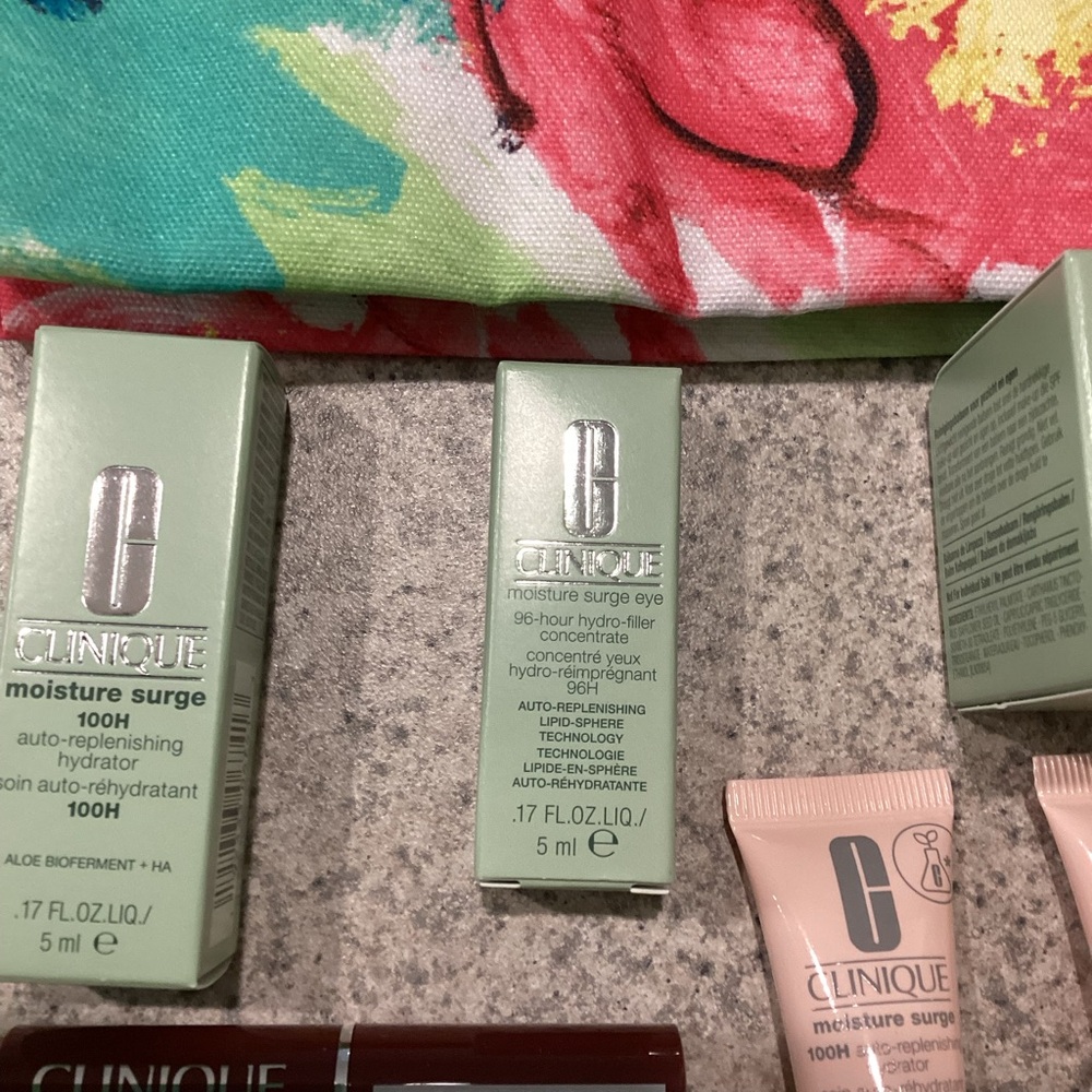 Clinique Sample Bundle - Picture 3 of 7